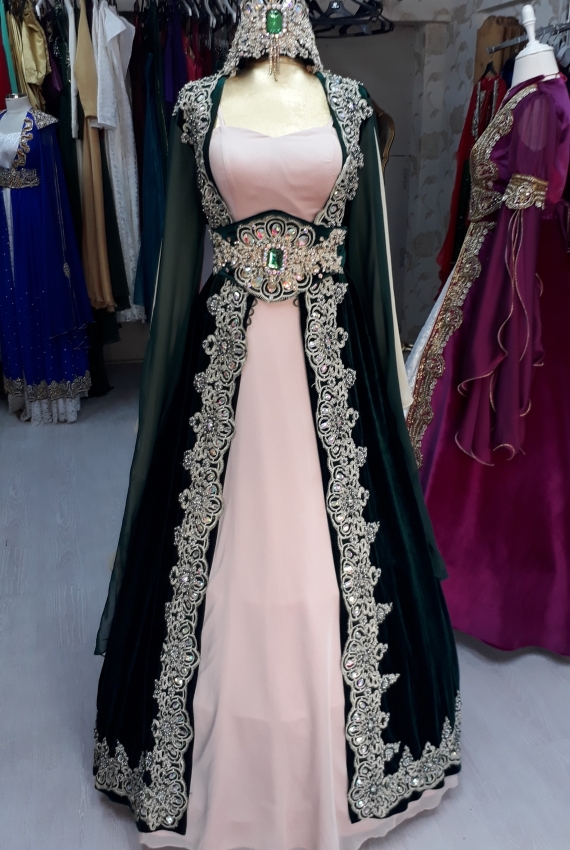 Kiralık Hürrem Yeşil Kaftan 46 - 52 Beden Kiralık Hürrem Yeşil Kaftan 46 - 52 Beden