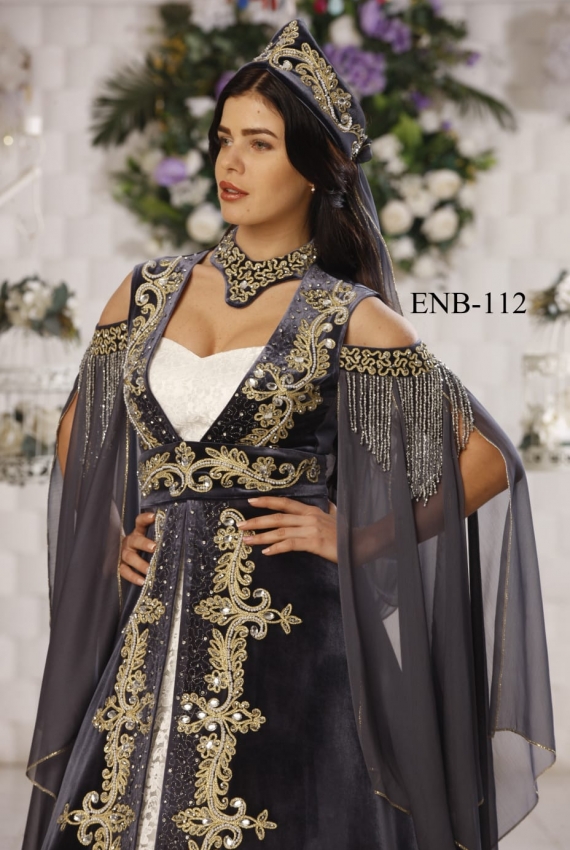 القفطان الرمادي المخملي القفطان الرمادي المخملي
